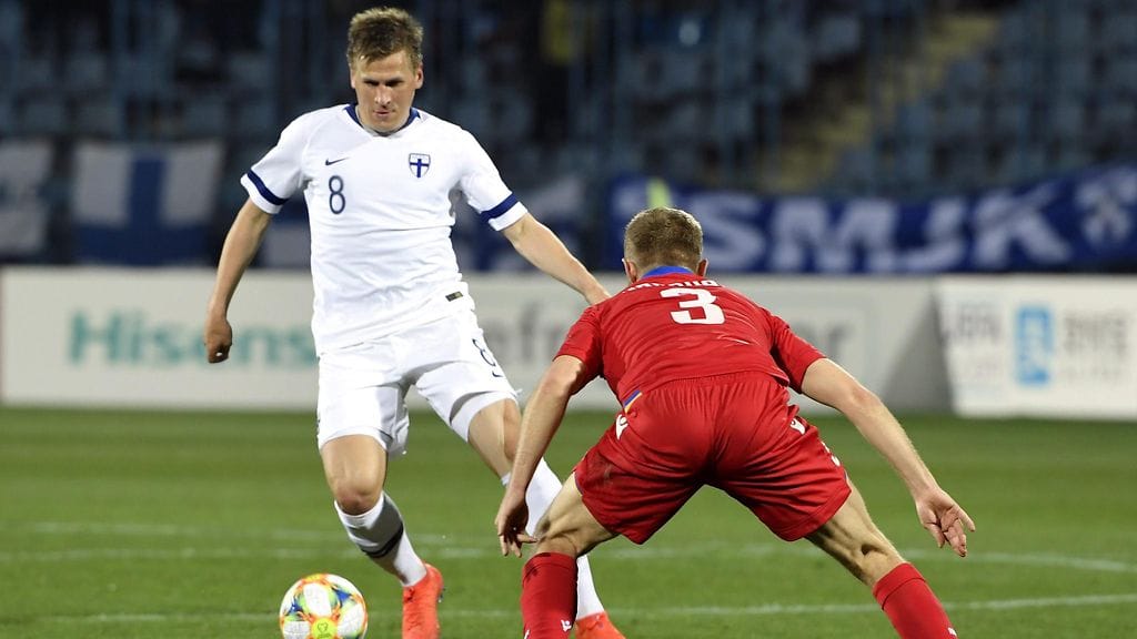 Robin Lod oli hyvällä pelipäällä, kun Huuhkajat kohtasi Armenian.