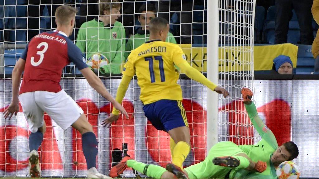 Robin Quaison iski Ruotsille osuman, joka oli lähellä jäädä ottelun voittomaaliksi.