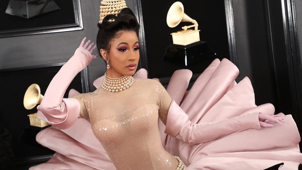 Cardi B paljasti tehneensä uuden kauneusoperaation.