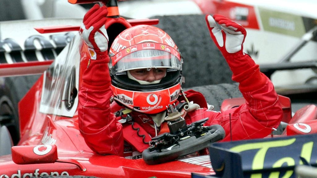Michael Schumacher juhli viimeistä seitsemästä MM-tittelistään vuonna 2004.