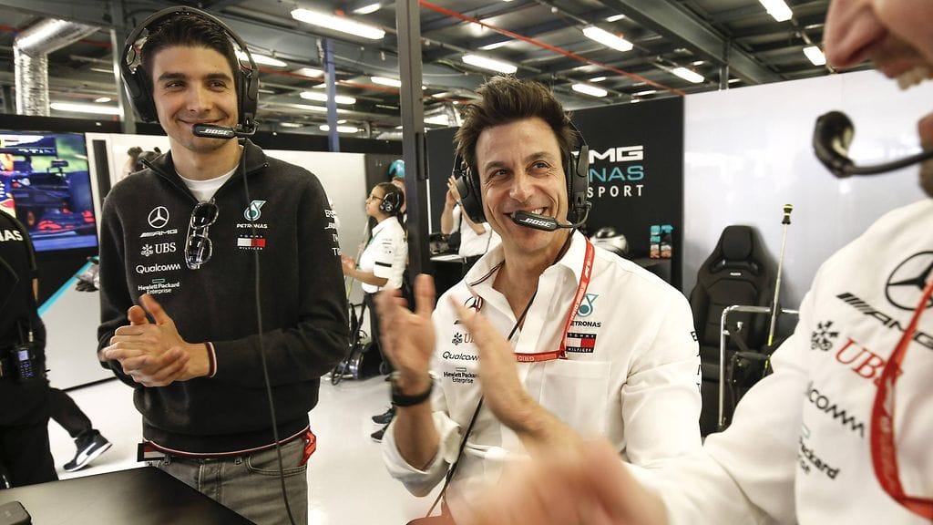 Esteban Oconin päätehtävänä oli ajaa Mercedekselle simulaattoritestiä.