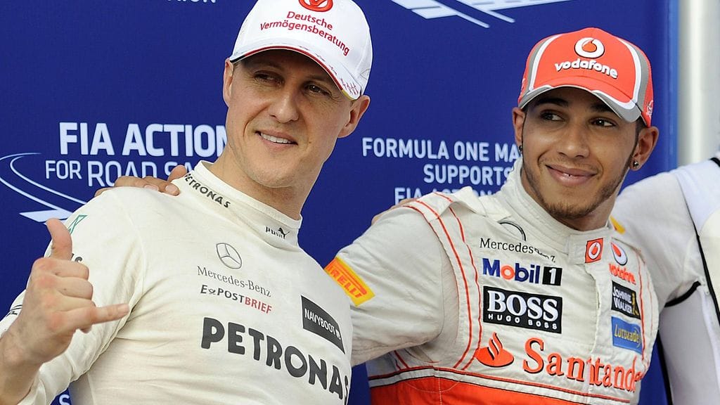 Michael Schumacher (vasemmalla) ja Lewis Hamilton (oikealla), yhteiskuvassa vuodelta 2012.