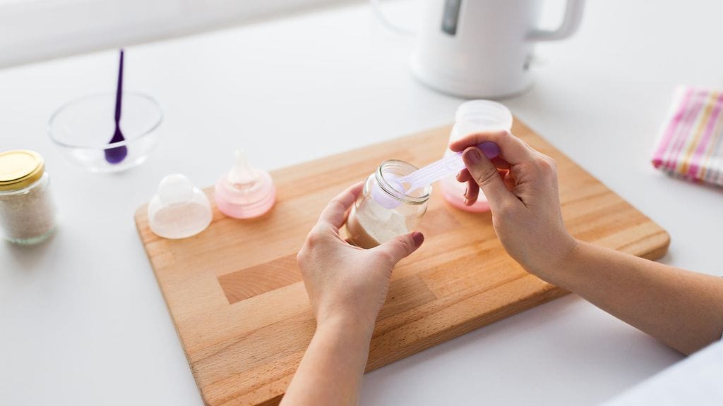 Miehen kirjoituksen mukaan vaimo on imettänyt kuusi kuukautta, mutta haluaa nyt lopettaa huolimatta siitä, että "tuottaa runsaasti maitoa".