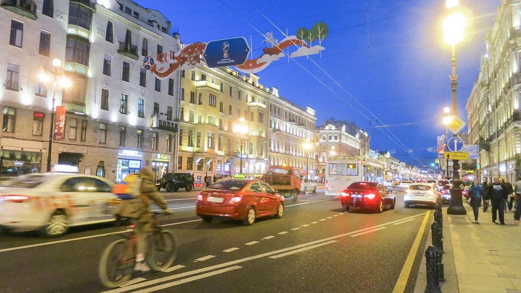 Kuvituskuva. Katunäkymä Pietarissa.