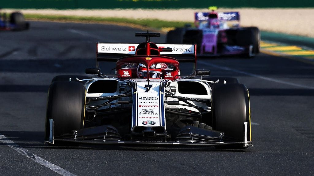 Kimi Räikkösellä oli tapahtumia Bahrainin ensimmäisissä harjoituksissa.