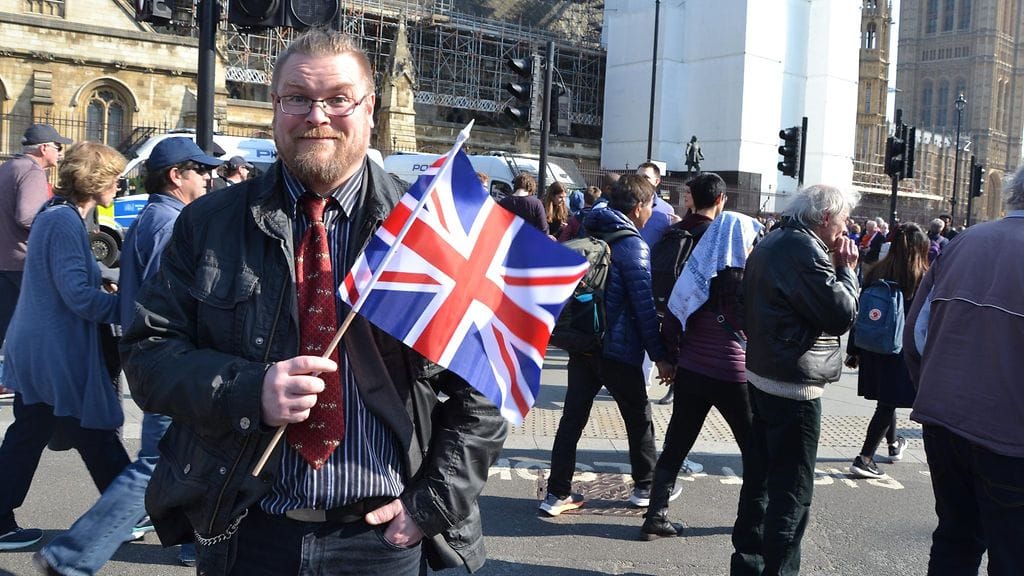 Kimi Koivunen Salosta osallistui brexitiä kannattavaan mielenosoitukseen parlamenttitalon edessä Lontoossa 29. maaliskuuta 2019.