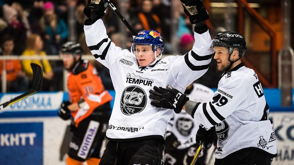 Kaapo Kakko teki 2-2-tasoitusmaalin.