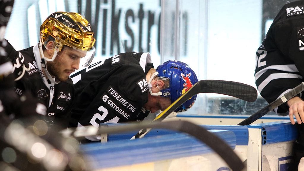 TPS:n vaihtoaitiossa muun muassa kultakypärän Oula Palveen ja 18-vuotiaan tähden Kaapo Kakon päät painuivat alas, kun HPK eteni jatkoon joukkueiden välisestä puolivälieräsarjasta.