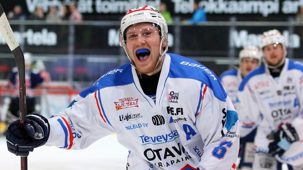 Mikko Lahtisen edustamalla KeuPalla oli jälleen aihetta tuulettaa. Kuva viime kevään pudotuspeleistä.