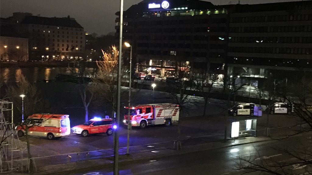 Sivullisen ripeä toiminta pelasti mereen pudonneen miehen Helsingissä.