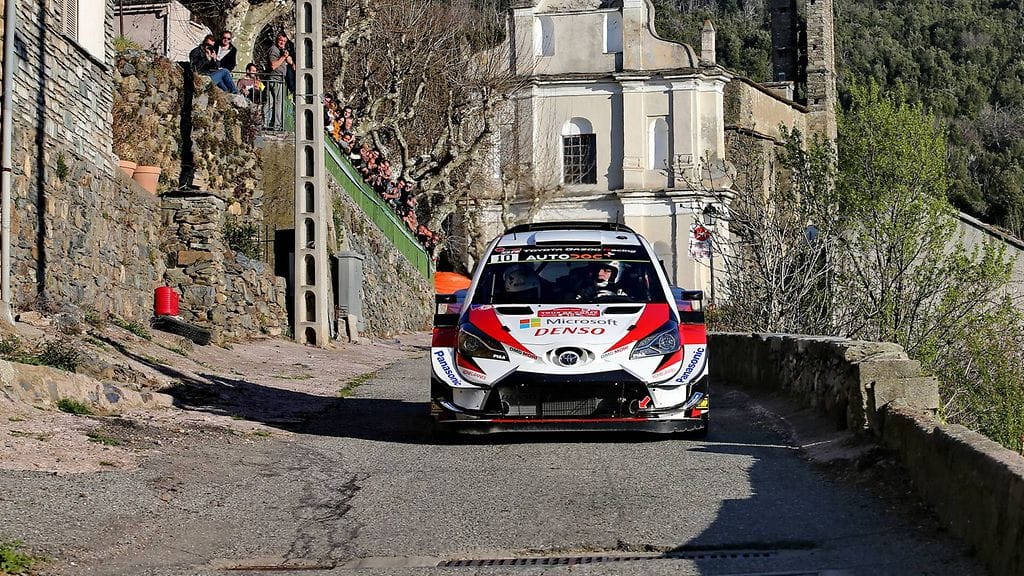 Jari-Matti Latvala tien päällä Korsikan MM-rallissa.