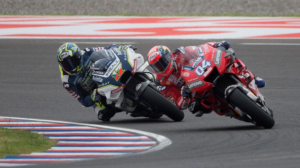 Andrea Dovizioso (oik.) ja Karel Abraham Argentiinan harjoituksissa.