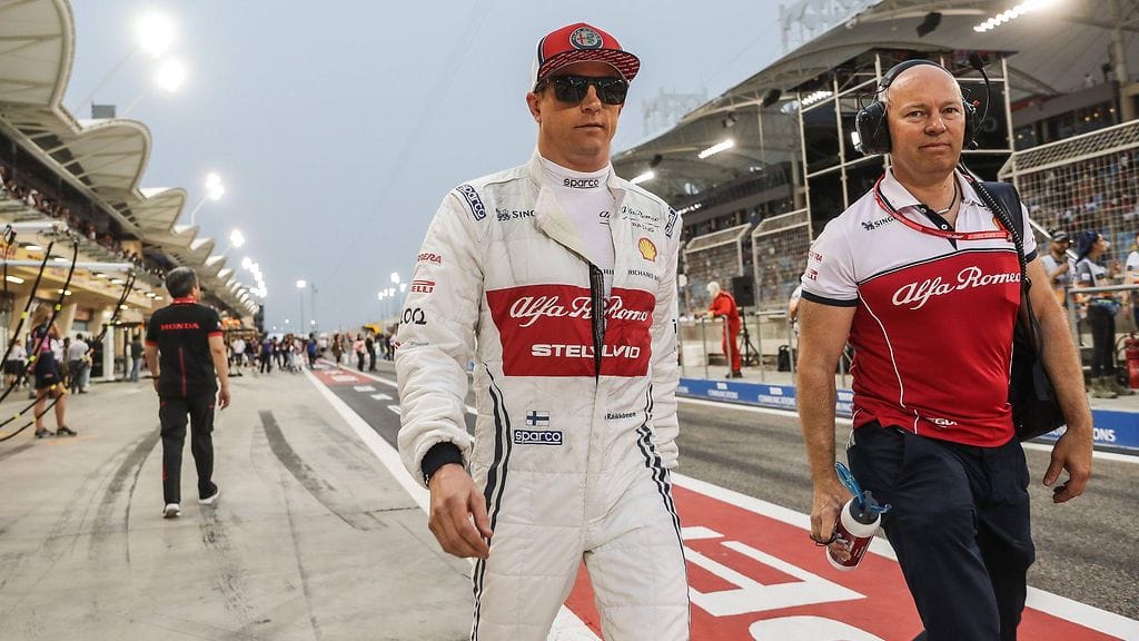 Kimi Räikkönen ja fysiikkavalmentajansa Mark Arnall ennen Bahrainin F1-kisaa.