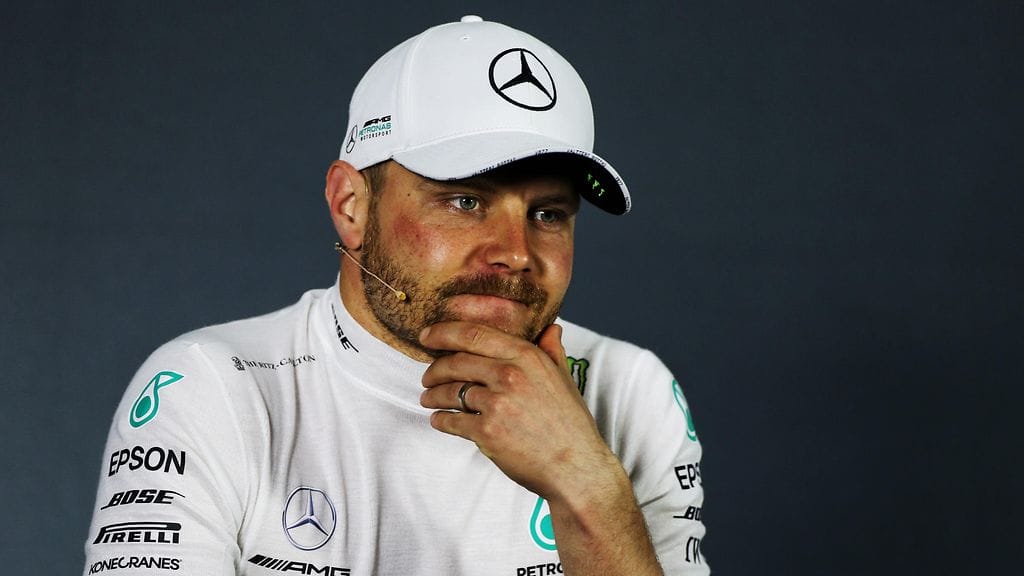 Valtteri Bottas nappasi Bahrainin GP:n alkuhetkillä parikin sijoitusta. Nämä murenivat kuitenkin käsiin hetkeä myöhemmin.