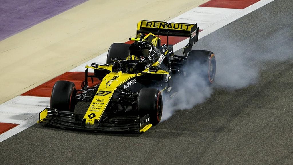 Renault'n kisa meni piloille Bahrainissa. Kuvassa Nico Hülkenberg.