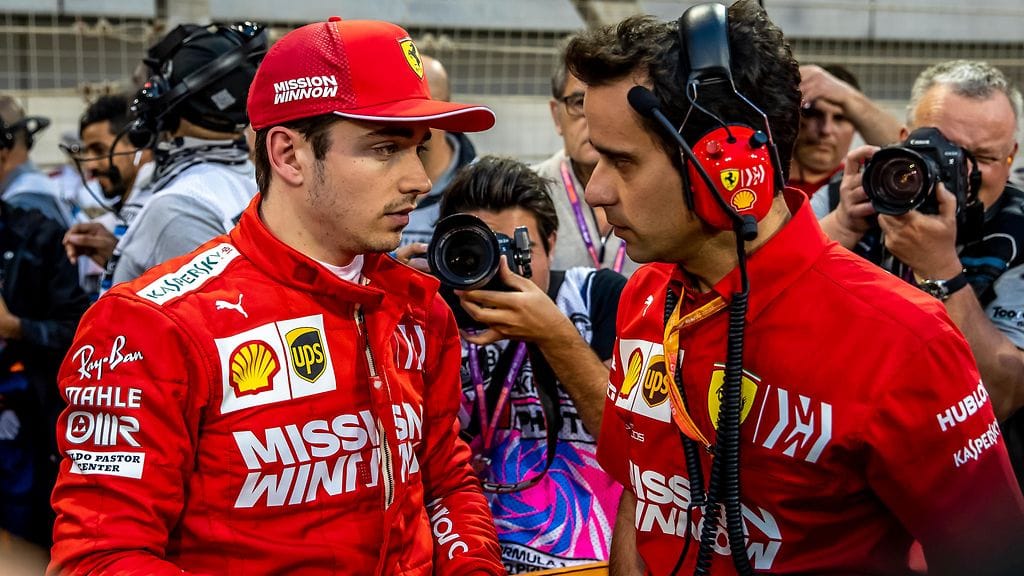 Charles Leclerc ei jäänyt odottelemaan Ferrarin lupaa ottaa kisan kärkipaikkaa Sebastian Vetteliltä.