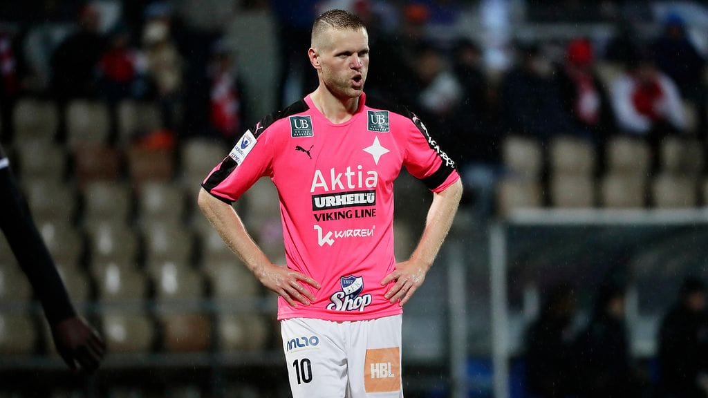 Juho Mäkelä siirtyy Ykkösen AC Oulun riveihin.