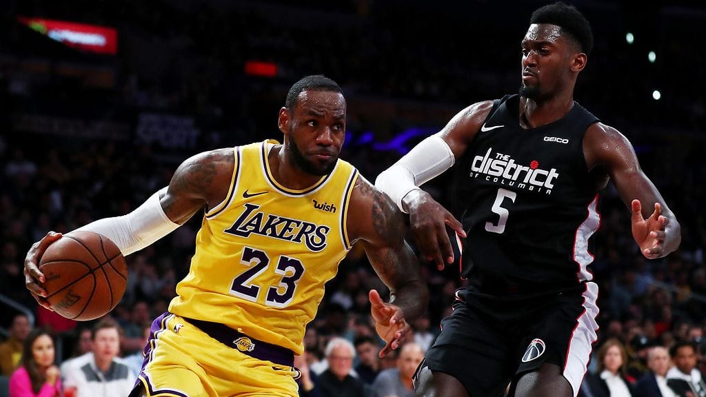 LeBron Jamesia (vas.) ei MM-parketeilla tänä vuonna nähdä.