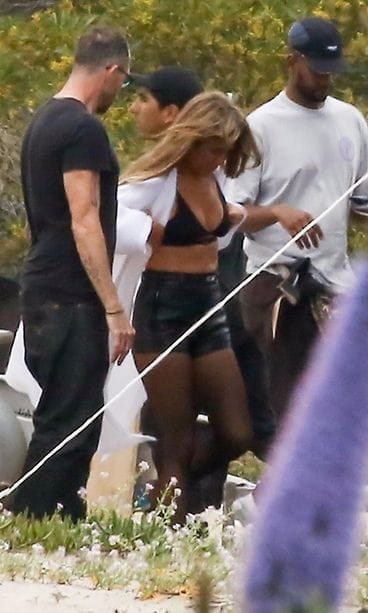 Jennifer Aniston shortseissa