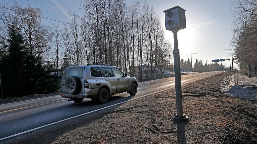 Uusi käytäntö alkaa Virosta, koska peltipoliisit kuvaavat ulkomaisista rekisterikilvistä eniten juuri virolaisia kilpiä.