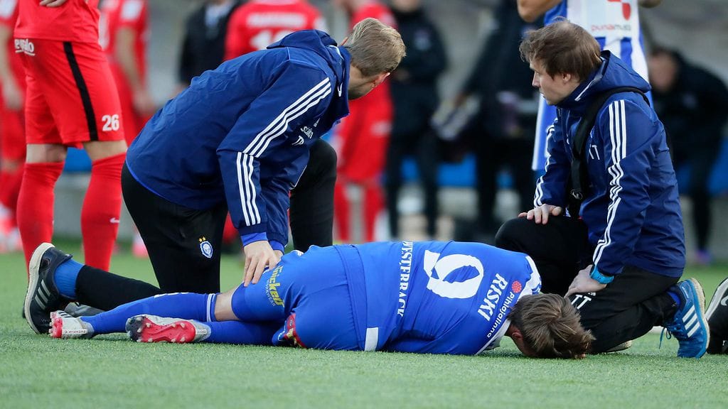 Riku Riski loukkaantui HJK:n avausottelussa.