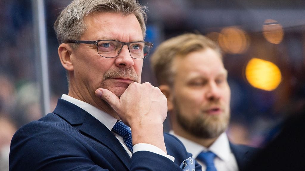 Leijonien päävalmentajalla Jukka Jalosella on paljon mietittävää seuraavina viikkoina.