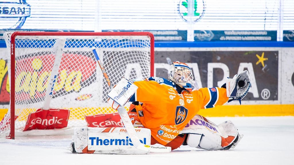 Christian Heljanko otti tärkeitä torjuntoja HPK:ta vastaan.