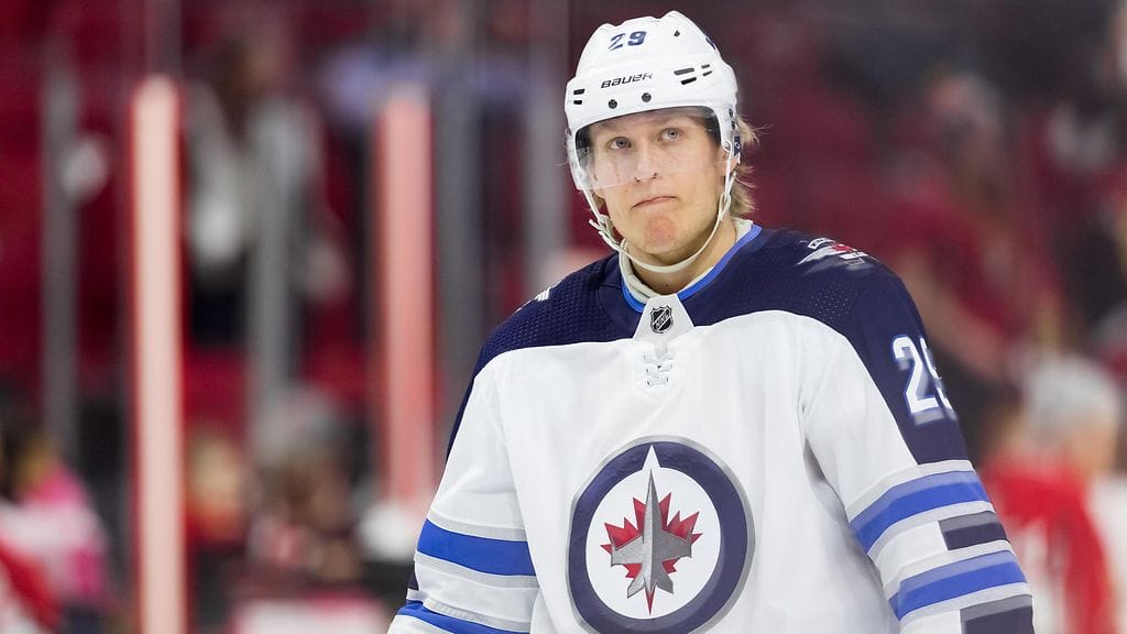 Patrik Laineen edustaman Winnipeg Jetsin lopullinen runkosarjasijoitus läntisen konferenssin kärkikastissa on yhä auki.