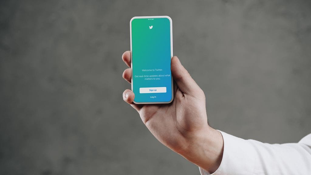Vanha vitsi Twitterissä tuli kalliiksi Lara Collabille. Kern Medical Center -sairaala ei halunnut naista töihin sairaalaan kuultuaan, että Lara oli kirjoittanut sosiaalisessa mediassa rasistisesti.