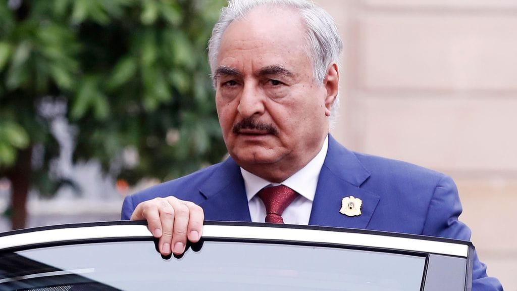 75-vuotias Khalifa Haftar hallitsee joukkoineen käytännössä koko Itä-Libyaa. Kuva toukokuulta 2018.