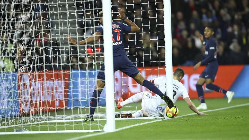 Eric Choupo-Moting epäonnistui ällistyttävällä tavalla maalinteossa sunnuntaina.