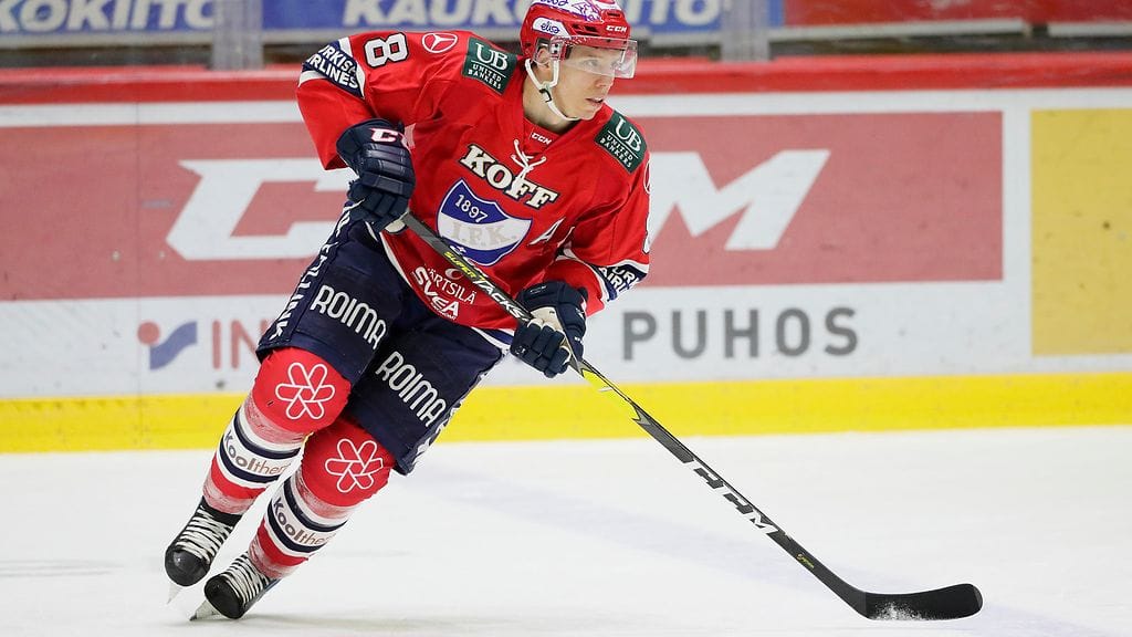 Ville Varakas väläytti kiekollista osaamistaan Kärppiä vastaan.