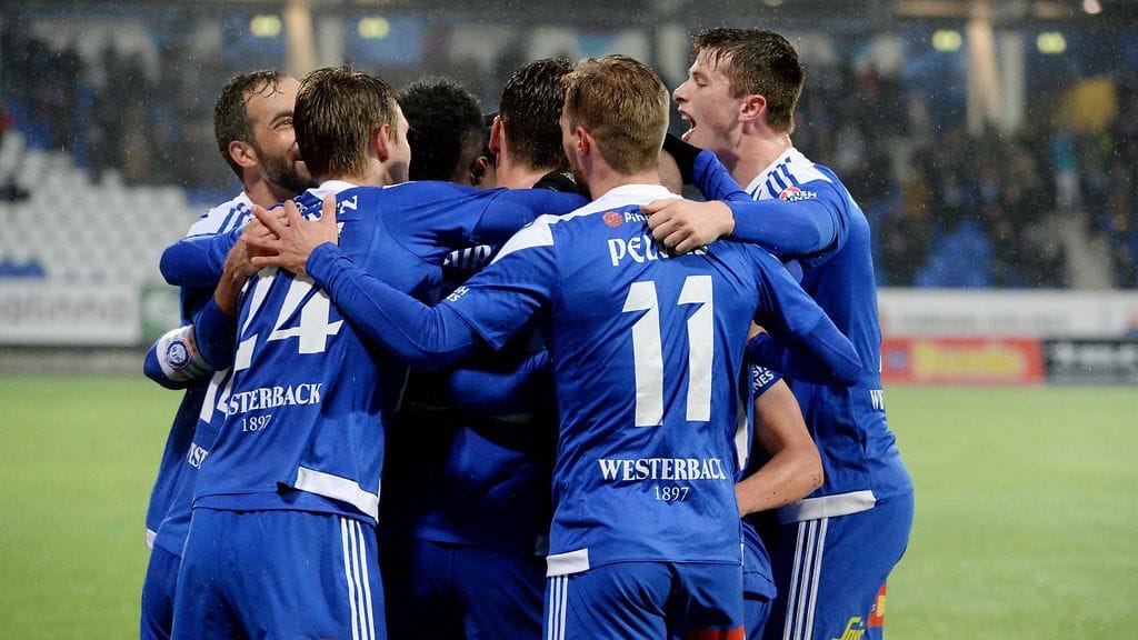 HJK pääsi juhlimaan viime hetken voittoa IFK Mariehamnia vastaan.