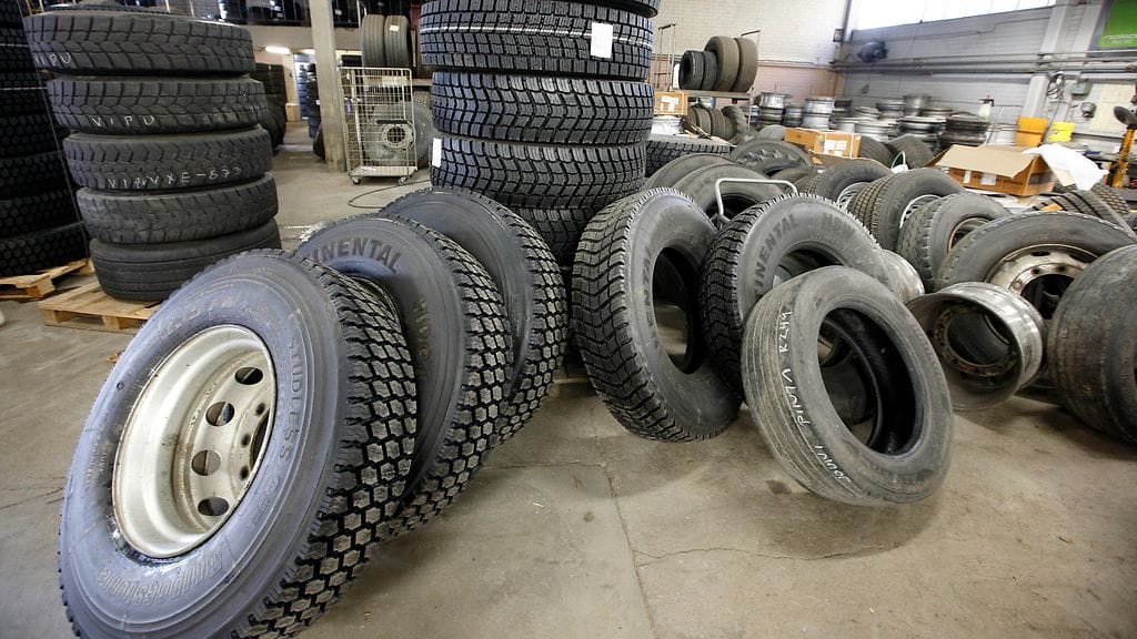 Kuvituskuvaa: kesärenkaita rengasliikkeessä Joensuussa keväällä 2015.