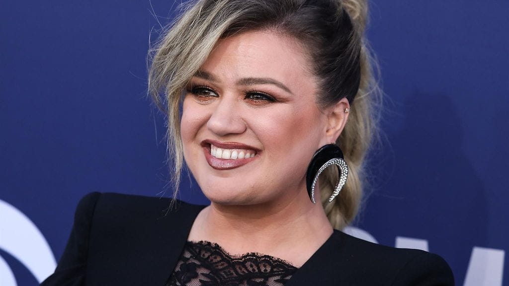 Kelly Clarkson erosi miehestään vuonna 2020.