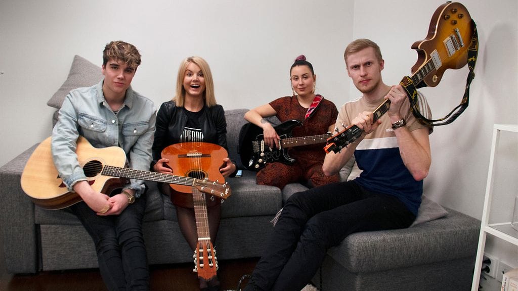 Neljän tähden illallinen -ohjelmassa nähdään Janni Hussi, Lucas, Alma Hätönen ja Roni Back.