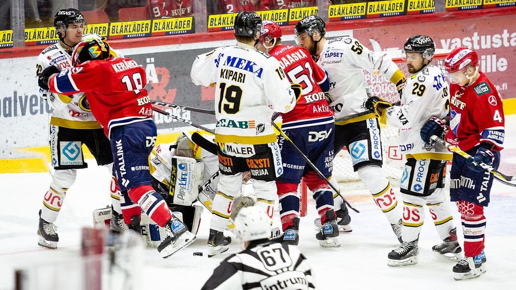 Maalivahdin häirintä puhutti SM-liigan kevään 2019 pudotuspeleissä.