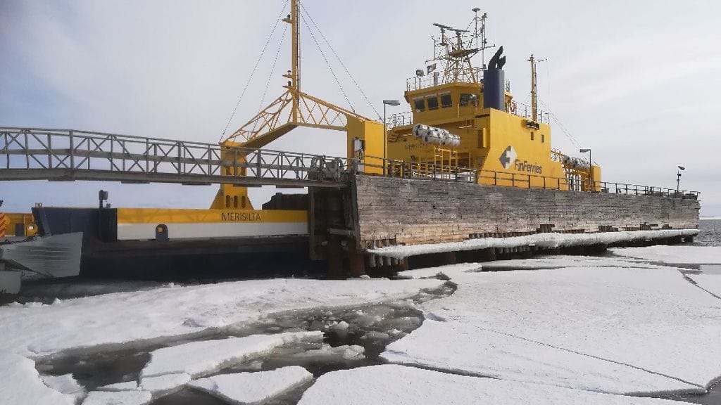 Oulunsalon ja Hailuodon välillä kulkee Finferriesin autolautta.