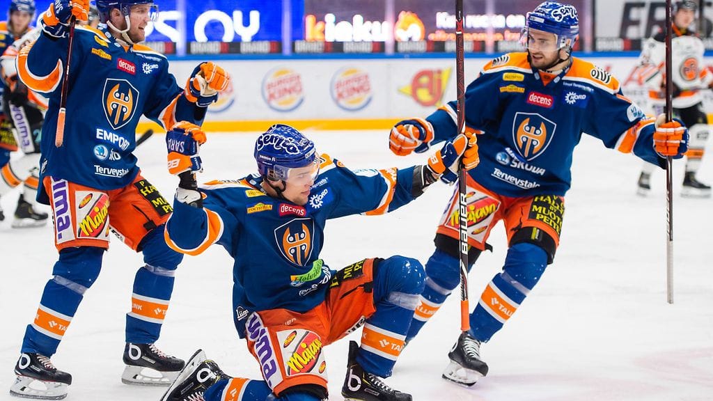 Joona Luoto iski kaksi maalia HPK:ta vastaan.