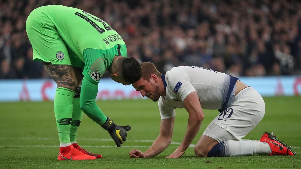 Harry Kane loukkaantui Manchester Cityä vastaan.
