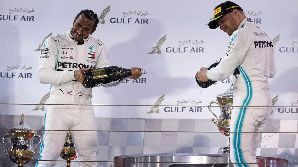 Mercedes on juhlinut kauden molemmissa osakilpailuissa Valtteri Bottaksen ja Lewis Hamiltonin johdolla kaksoisvoittoa.