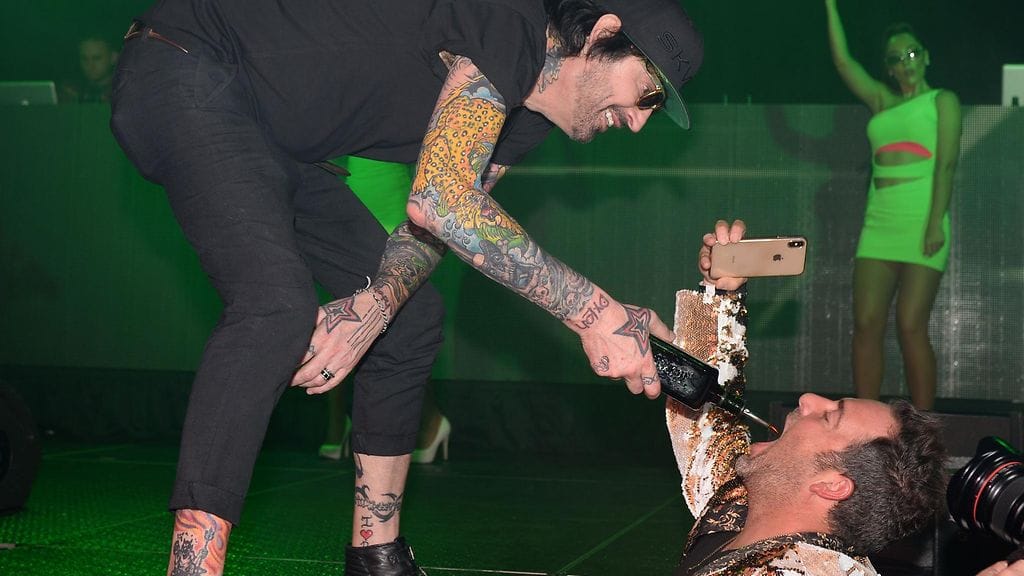 Tommy Lee bilettää (3)