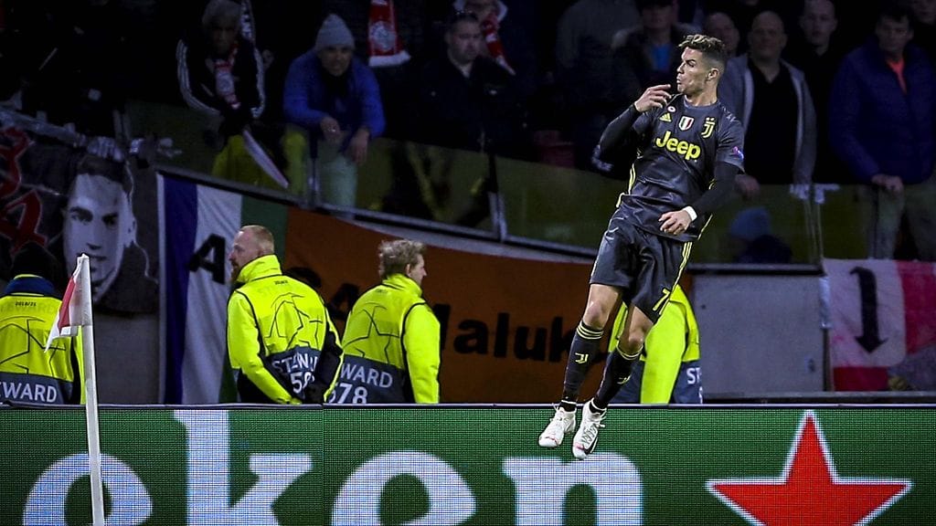 Cristiano Ronaldo tuuletti puskumaaliaan Ajaxia vastaan.