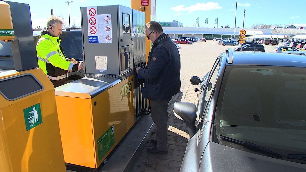 bensan-hinta--Stefan-Wicklen-ja-Folke-Lassila