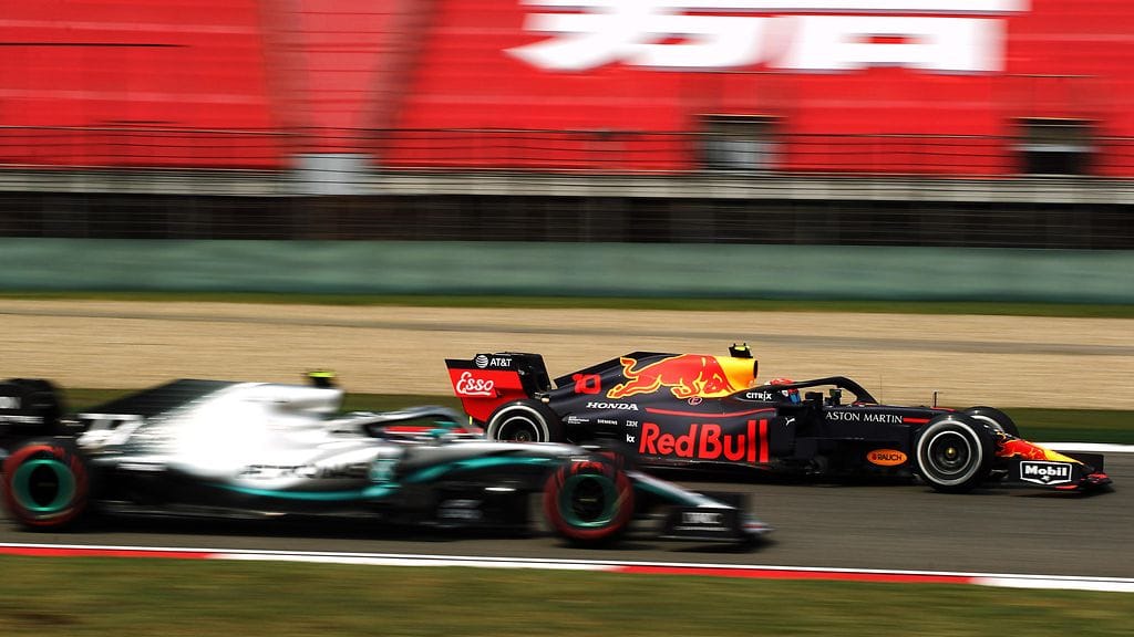 Red Bull haastaa Mercedekset ja Ferrarit viimeistään sunnuntain kisassa.