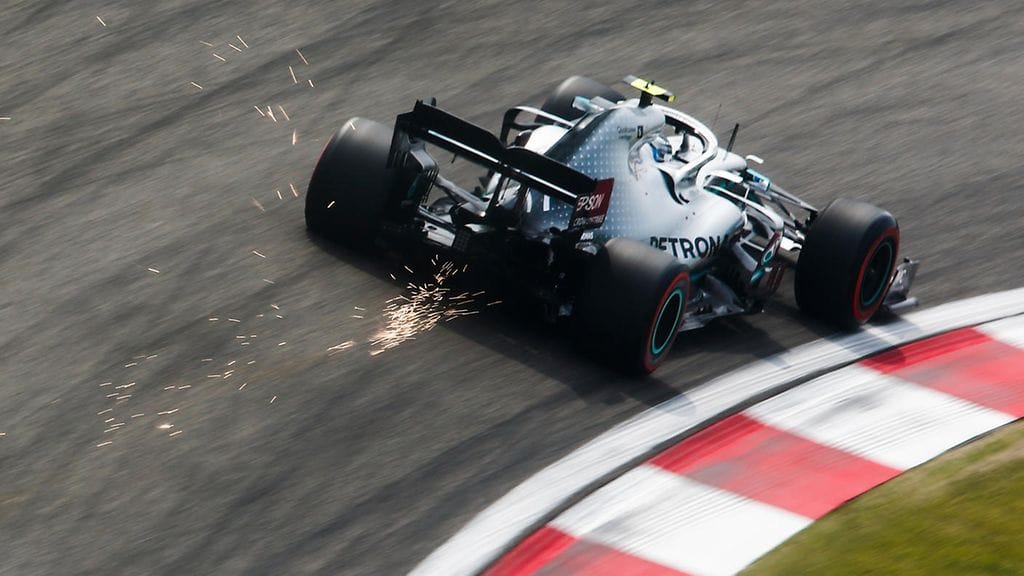Valtteri Bottas tykitti paalupaikalle formula ykkösten 1000. kisassa Kiinassa.