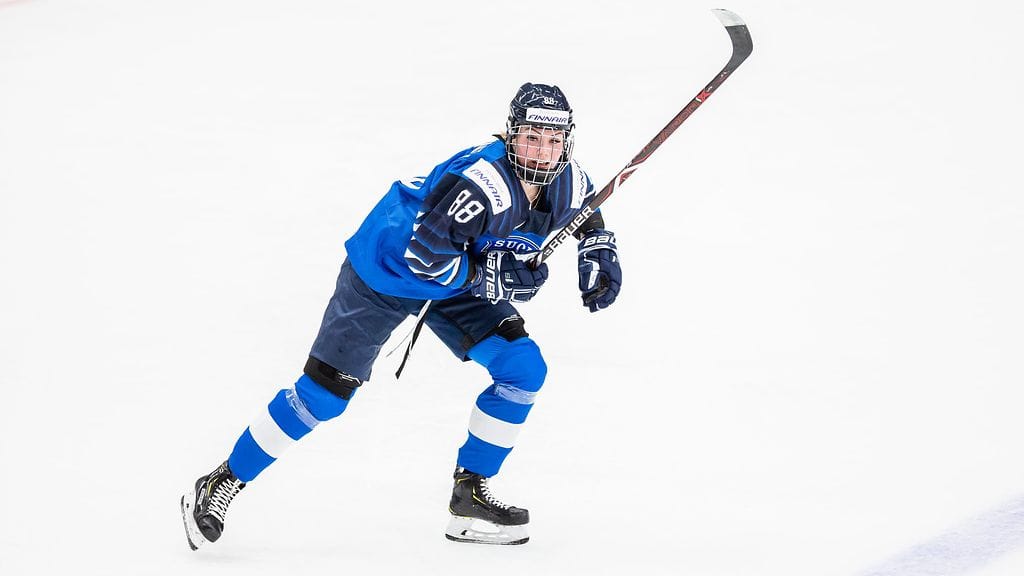 Ronja Savolainen tasoitti ottelun Kanadaa vastaan.