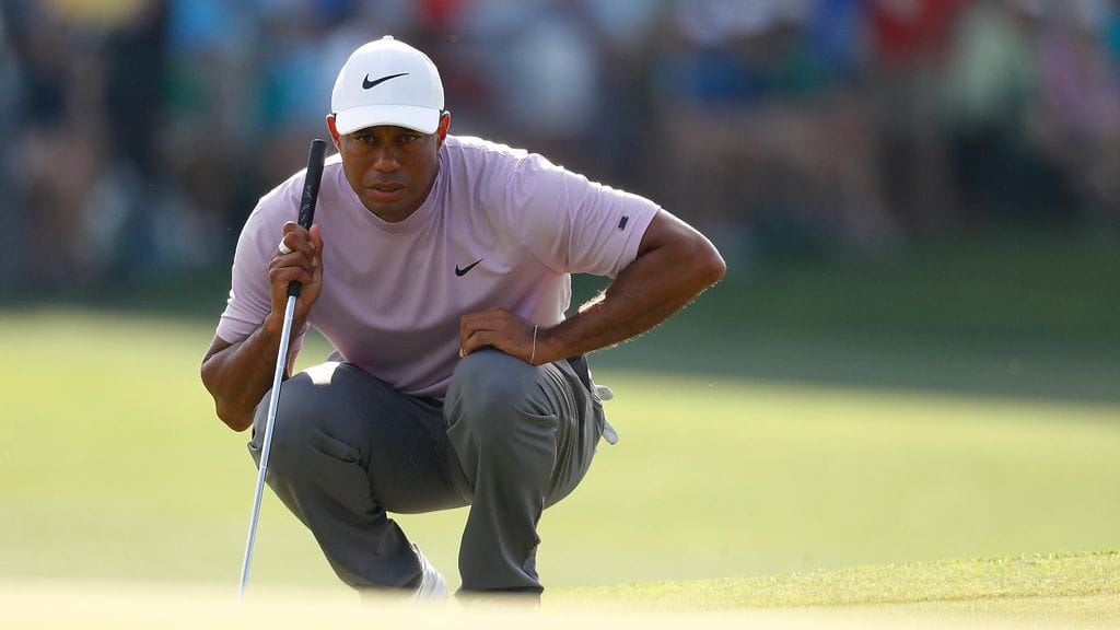 Tiger Woods on kahden lyönnin päästä kärkipaikasta Mastersissa.