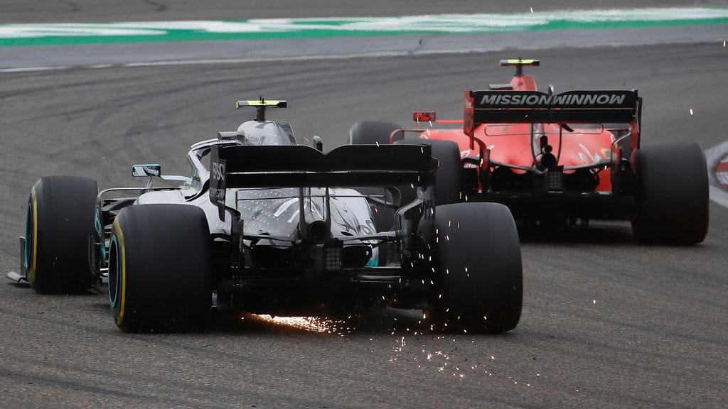 Valtteri Bottas kävi noin kierroksen ajan taistelua ohittaakseen Charles Leclercin.