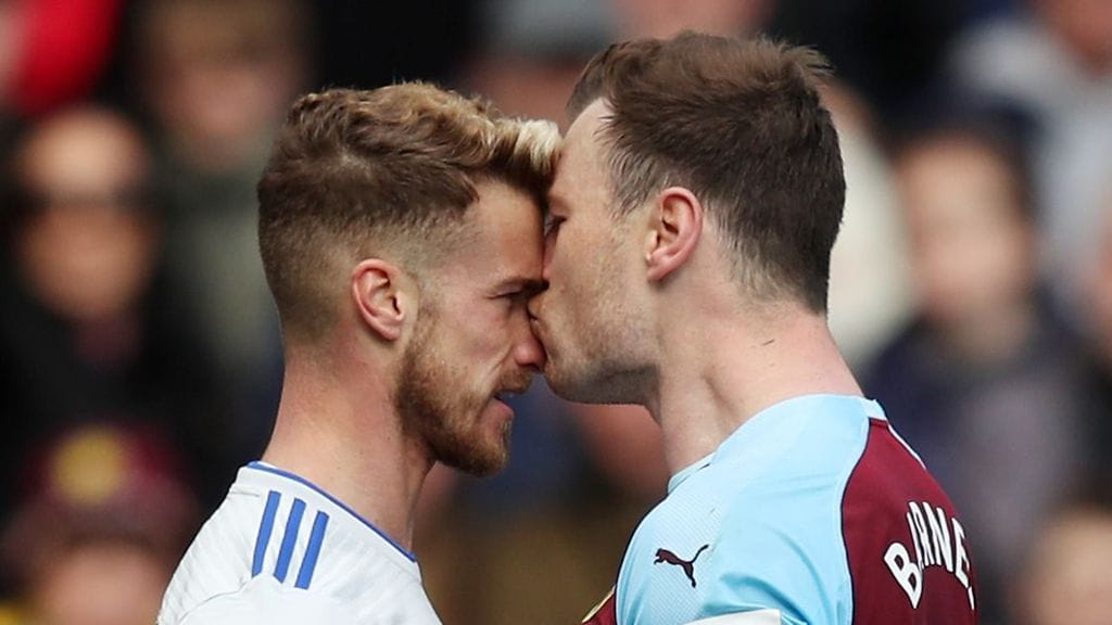Ashley Barnes suuteli vastustajan Joe Bennettiä.